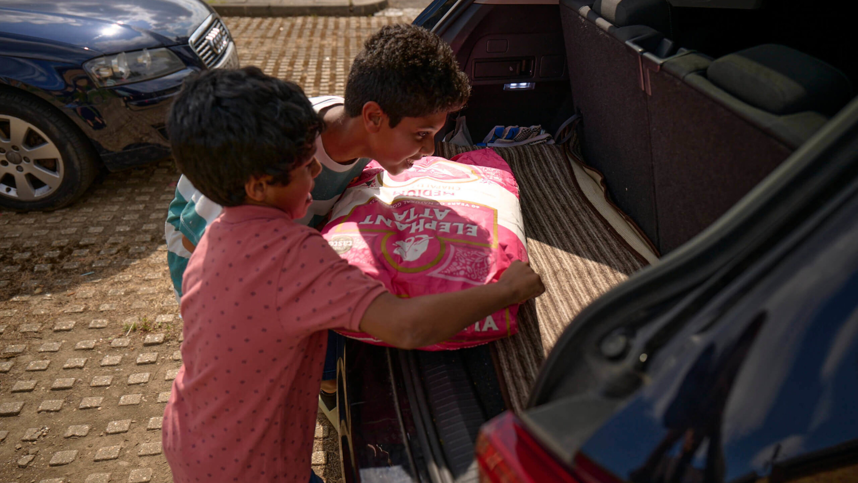 230621 Elephant Atta Nayaz 06 Car 1170 2880X1620 C Center 230621 Elephant Atta Nayaz 06 Car 1170 2880X1620 C Center